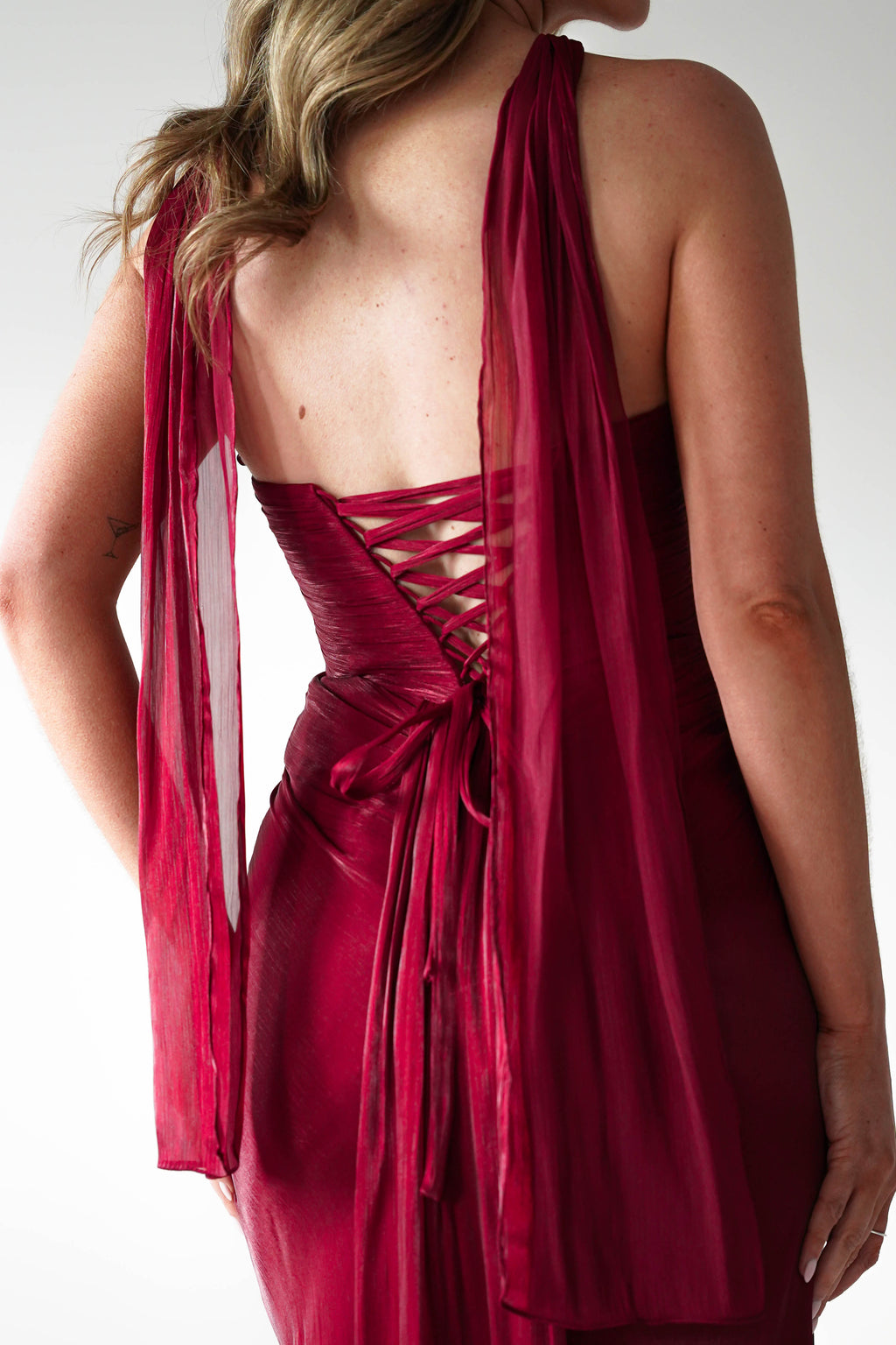 Marielle Glowing Chiffon Strapless Maxi Dress in burgundy – neckline detail | Velora premium burgundy dresses