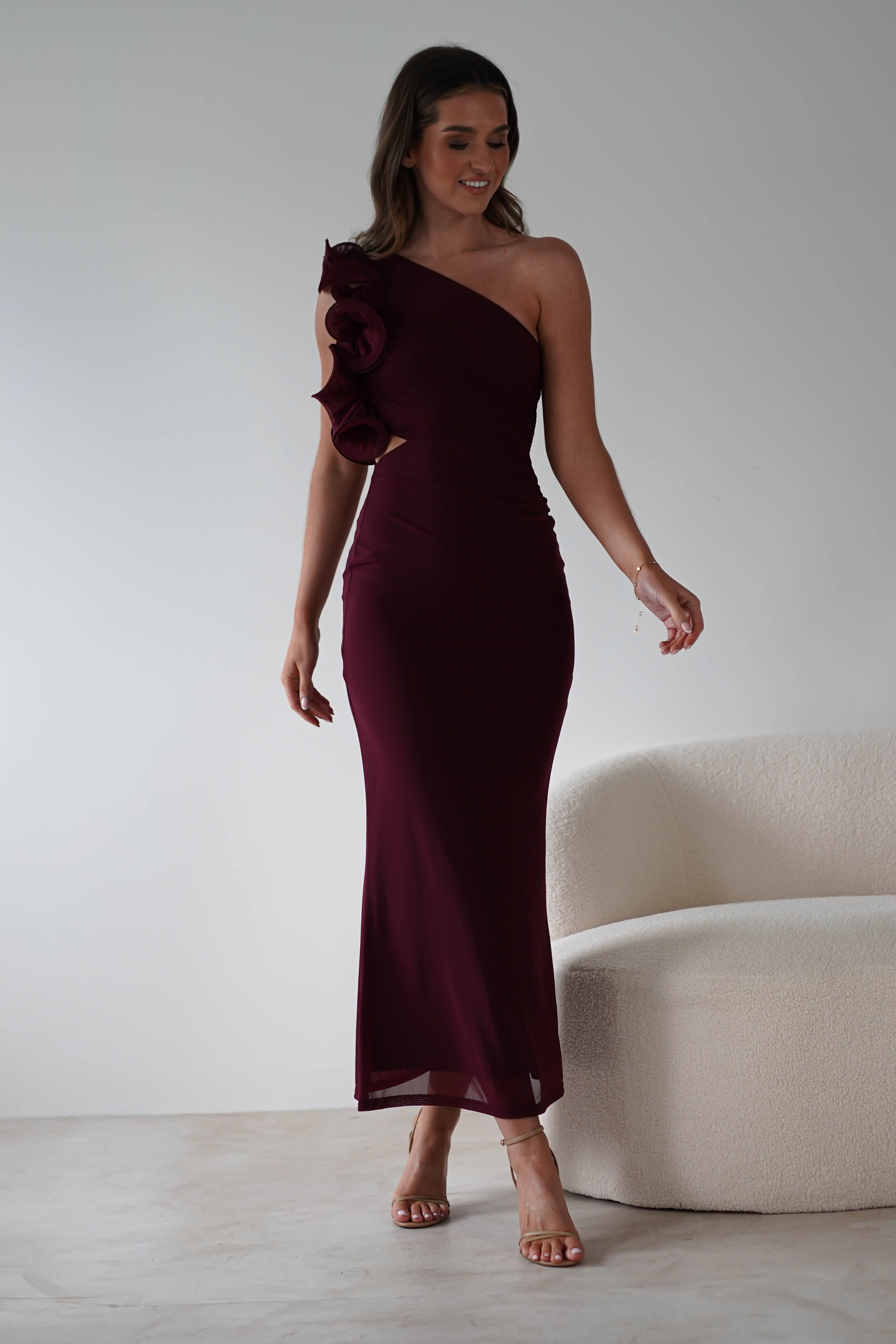 Sydney Bodycon Maxi Dress in wine – styled with heels | Velora premium burgundy dresses