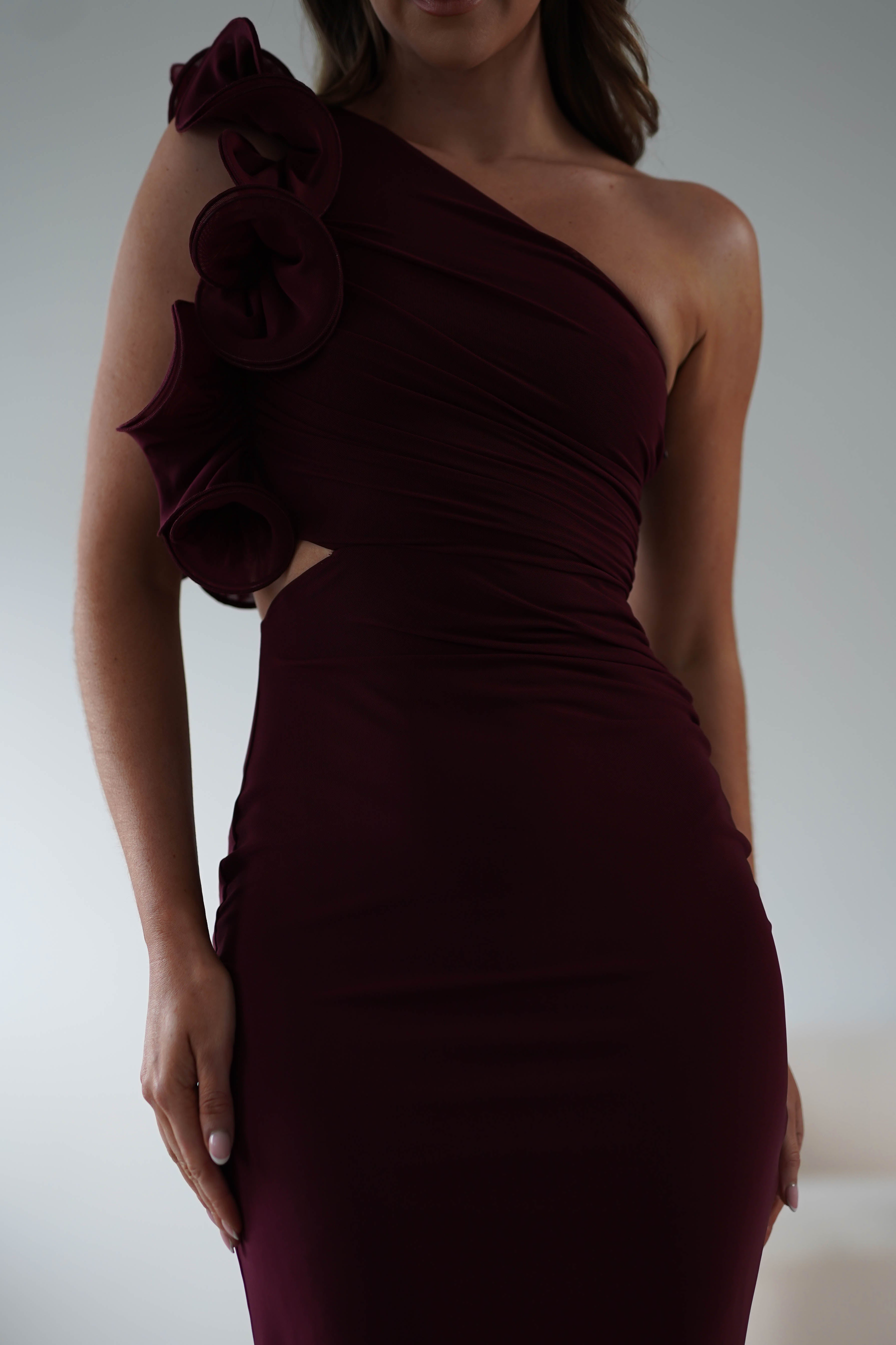 Sydney Bodycon Maxi Dress in wine – close-up detail | Velora premium burgundy dresses