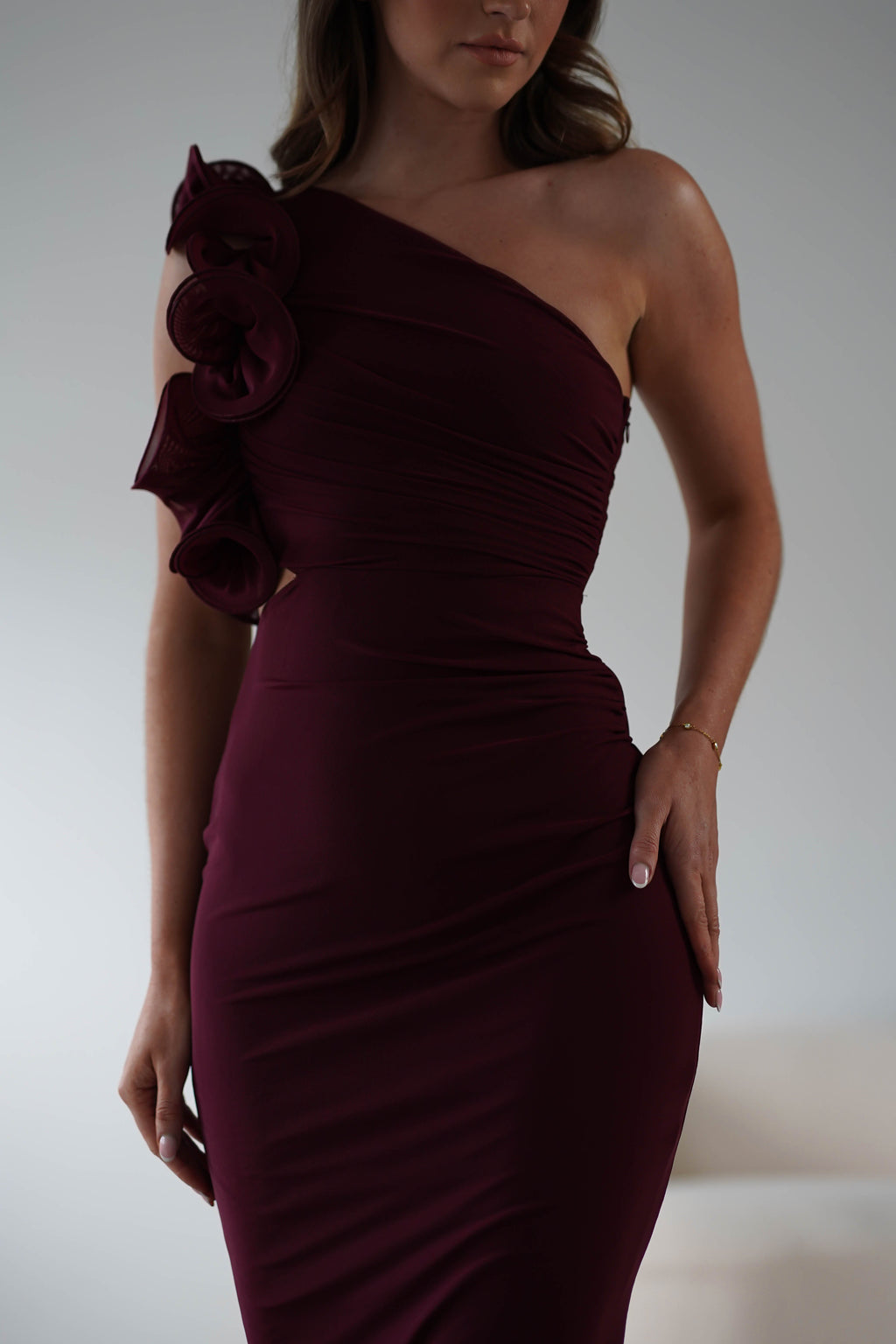 Sydney Bodycon Maxi Dress in wine – neckline detail | Velora premium burgundy dresses