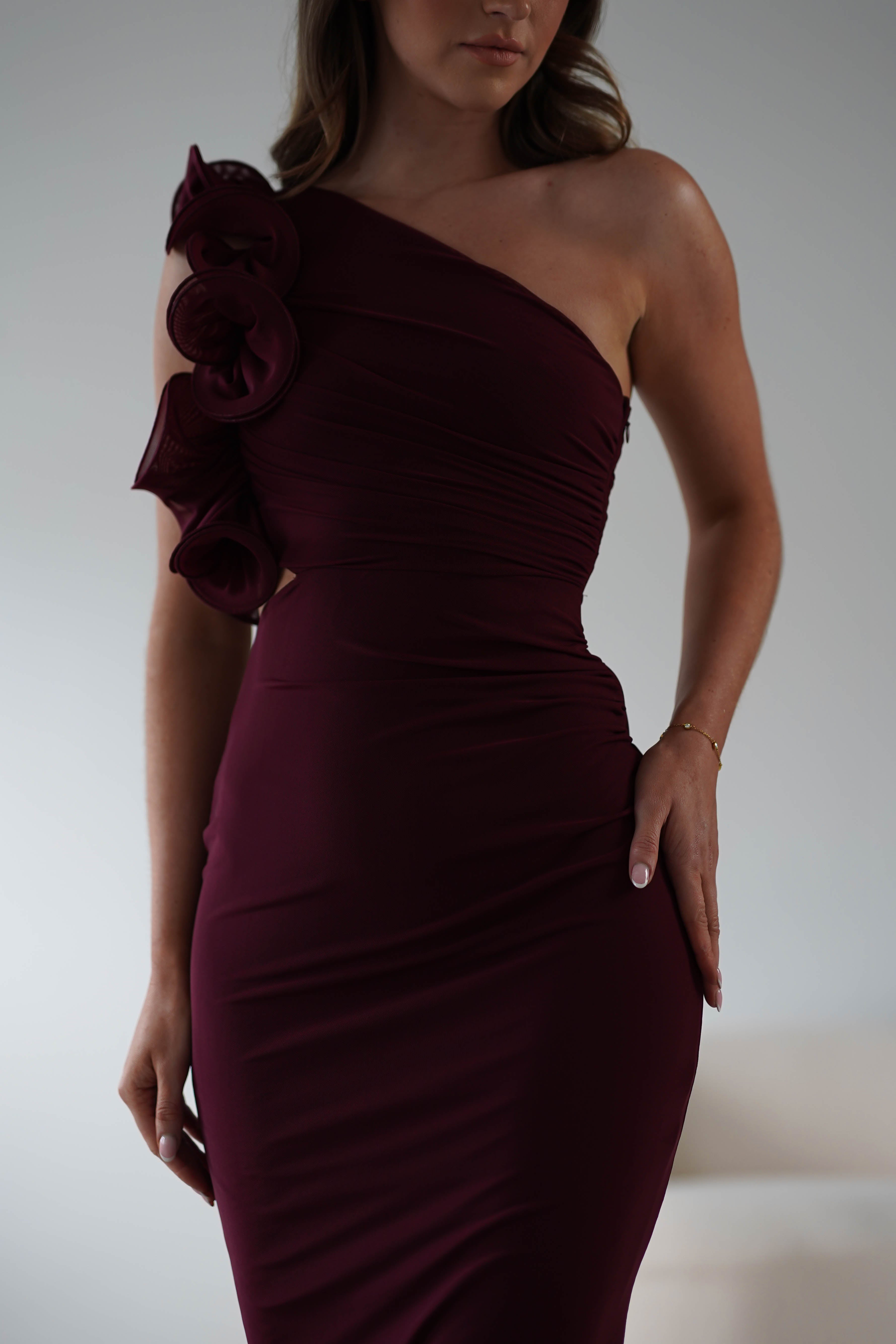 Sydney Bodycon Maxi Dress in wine – neckline detail | Velora premium burgundy dresses