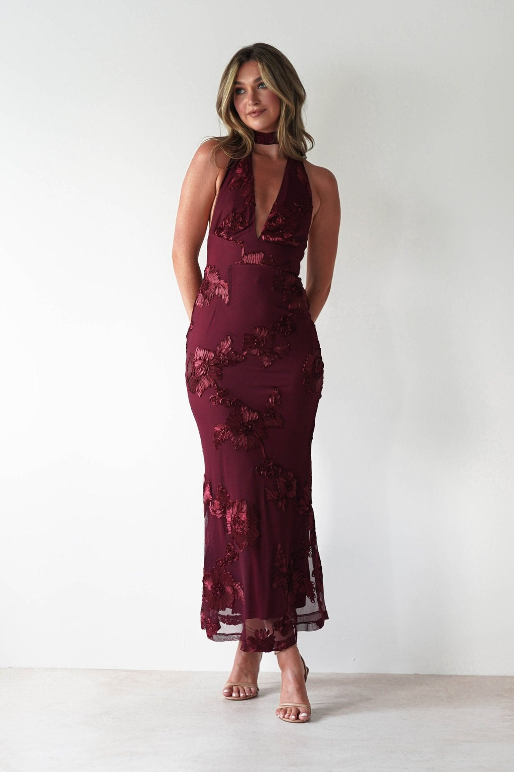 Halsey Tie Back Maxi Dress in wine textured – neckline detail | Velora premium burgundy dresses