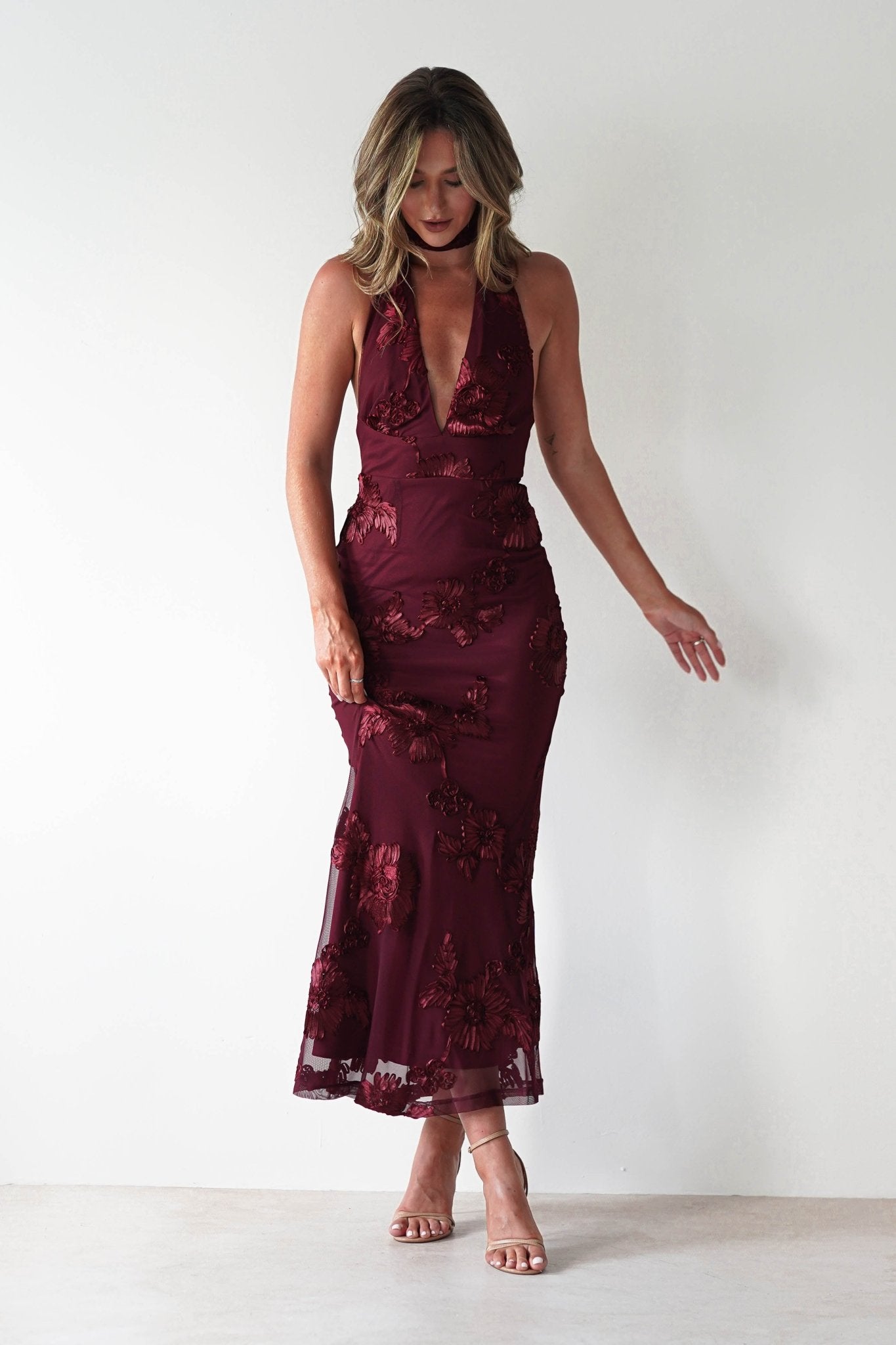 Halsey Tie Back Maxi Dress in wine textured – front view | Velora premium burgundy dresses