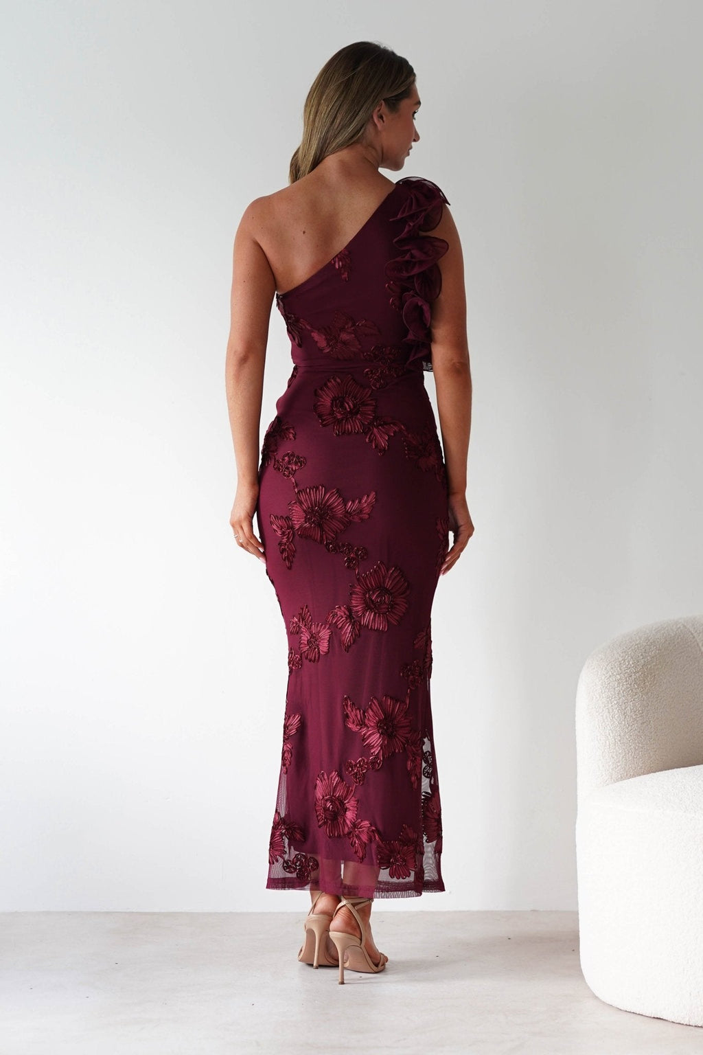 Siren Embroidered Bodycon Maxi Dress in wine textured – neckline detail | Velora premium burgundy dresses