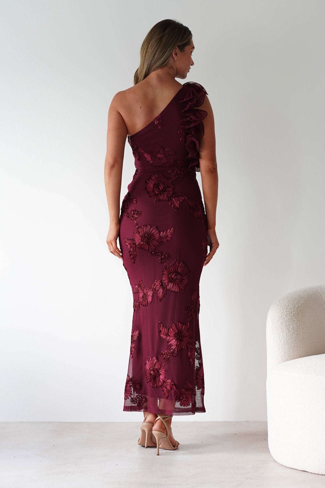 Siren Embroidered Bodycon Maxi Dress in wine textured – neckline detail | Velora premium burgundy dresses